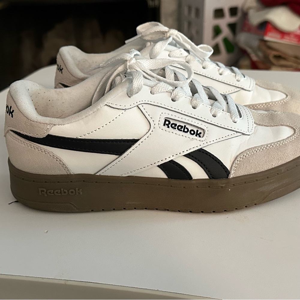Reebok Women's White and Black Sneakers with Tan Sole Size 7